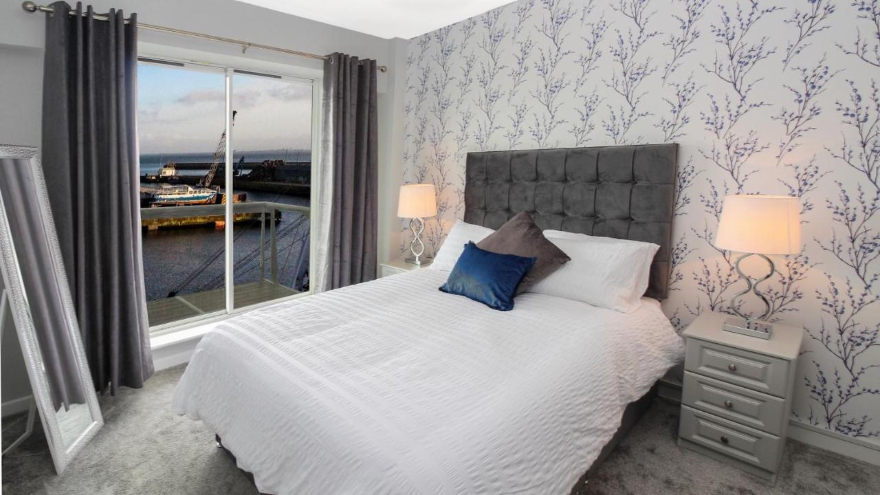 Designer Waterfront 3 Bedroom Exec Apartment *