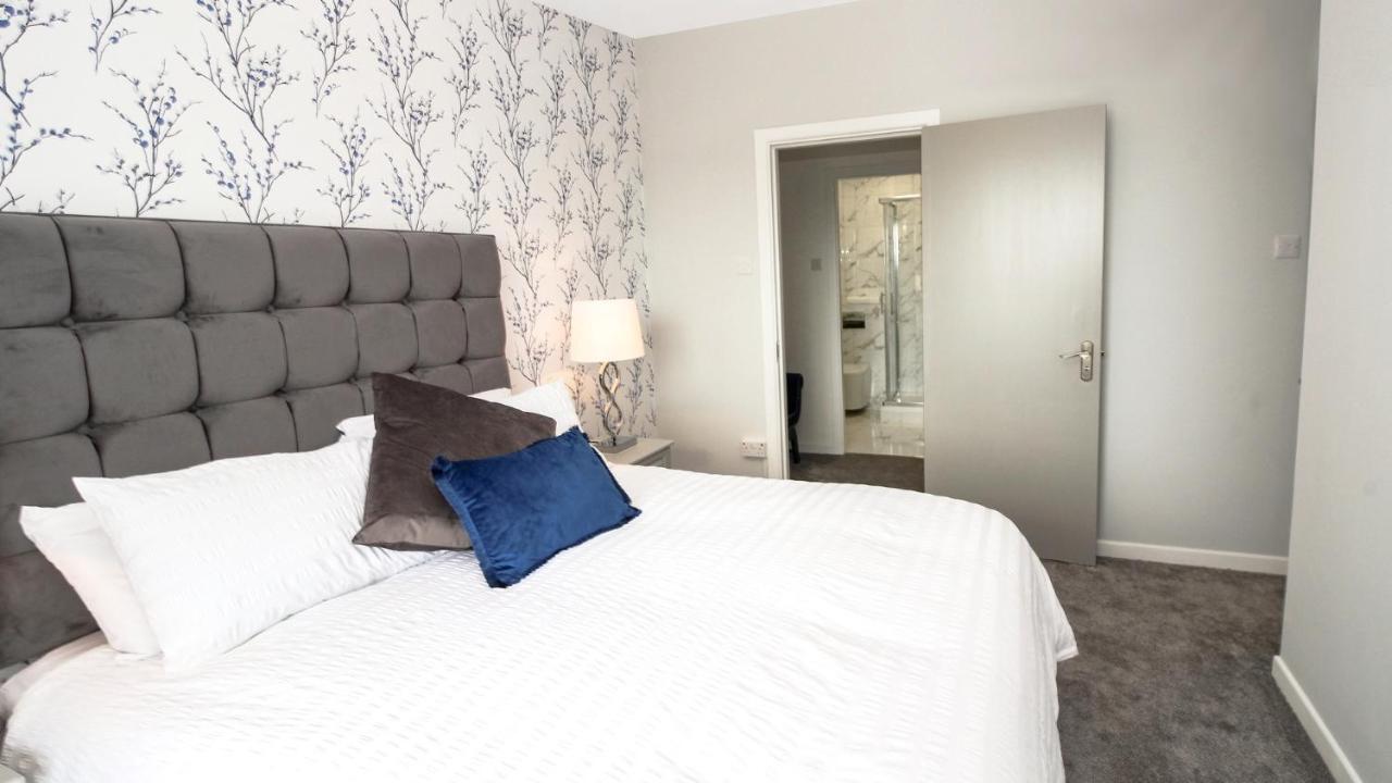 Designer Waterfront 3 Bedroom Exec *