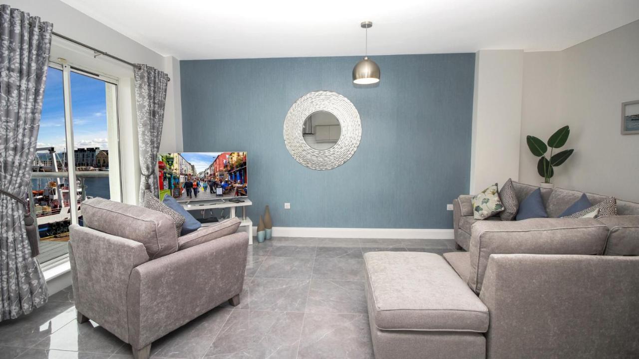 Designer Waterfront 3 Bedroom Exec Apartment *