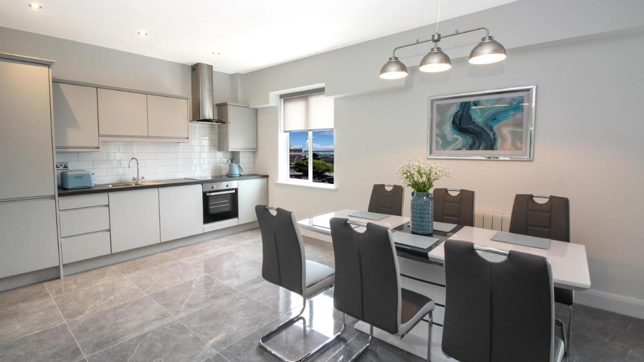 Designer Waterfront 3 Bedroom Exec Apartment *