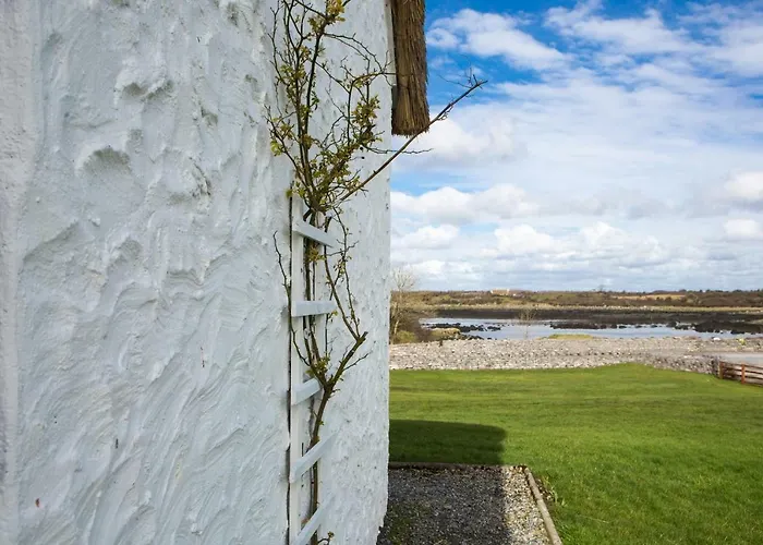 Dunguaire Thatched Cottages