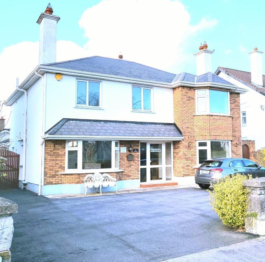 Avalon House Guest house *