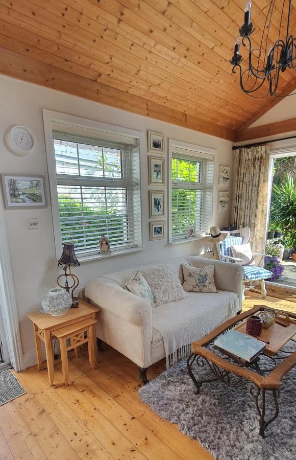 Homestay 124 ,castlelawn Heights, Headford Road Homestay *