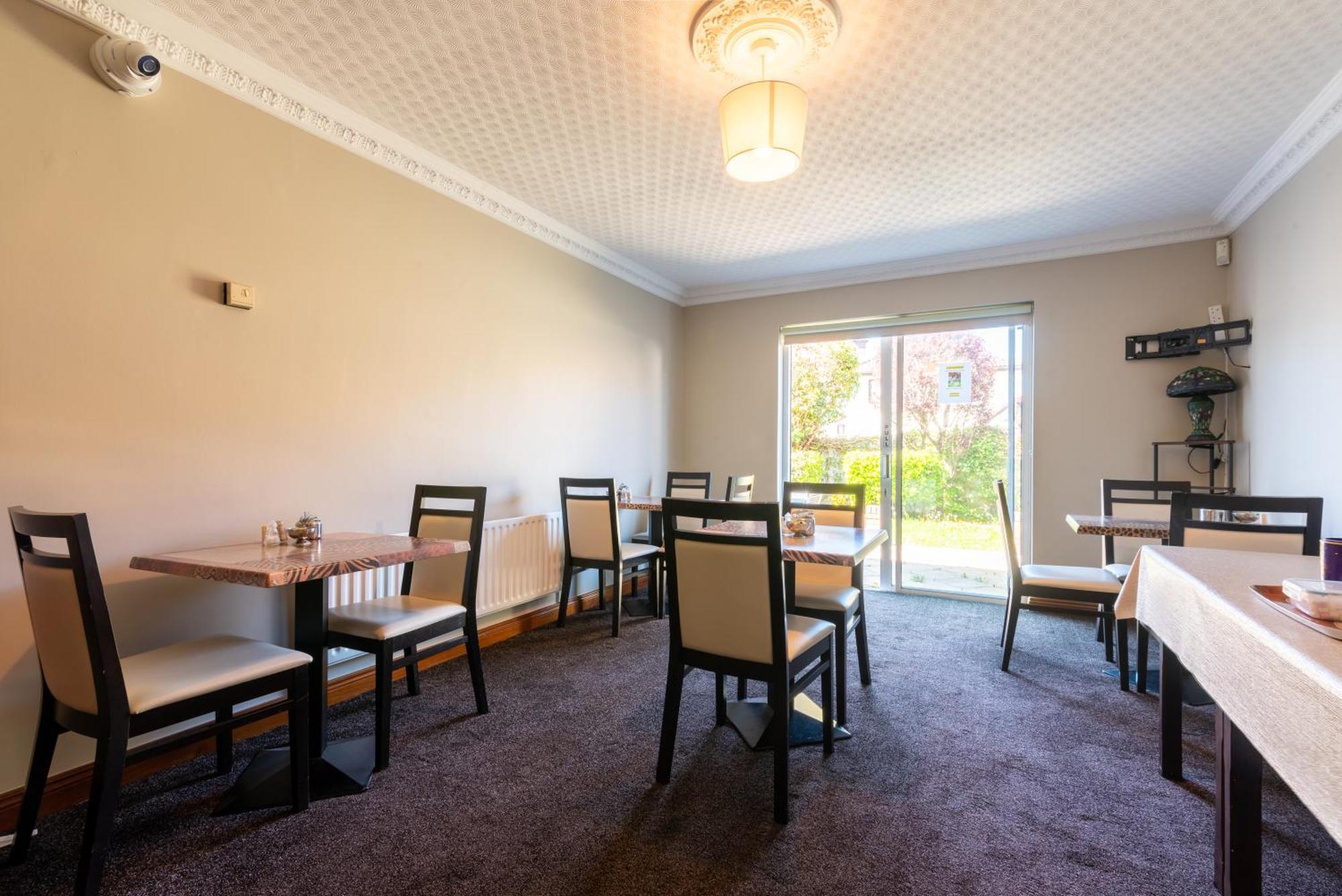 Guest house Avalon House *