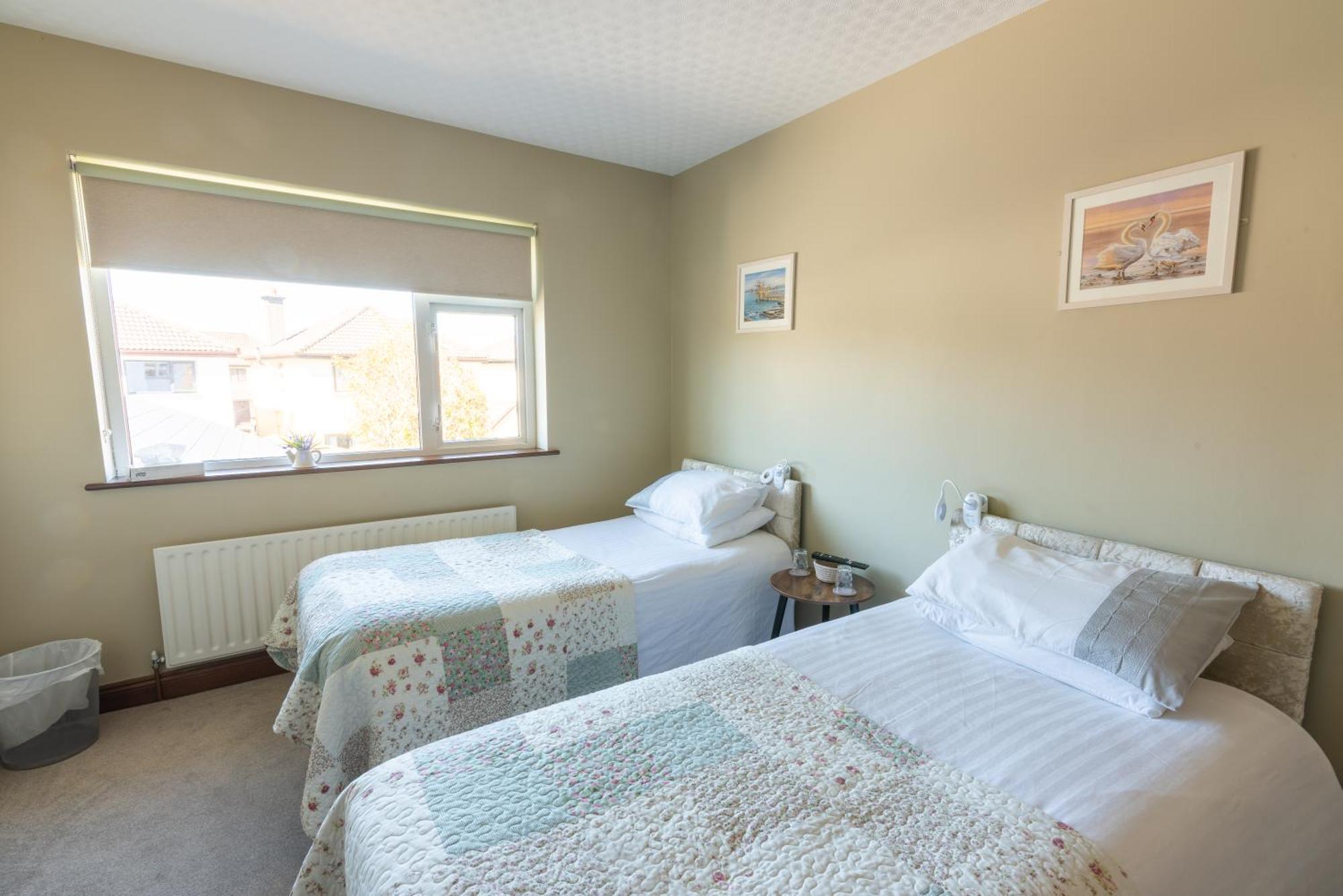 Guest house Avalon House *