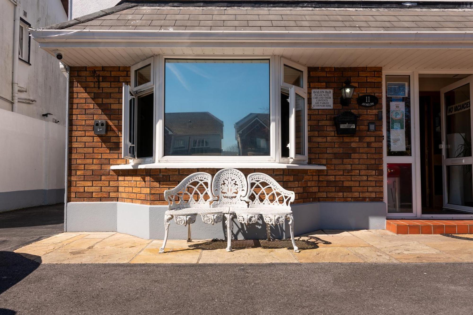 Guest house Avalon House *