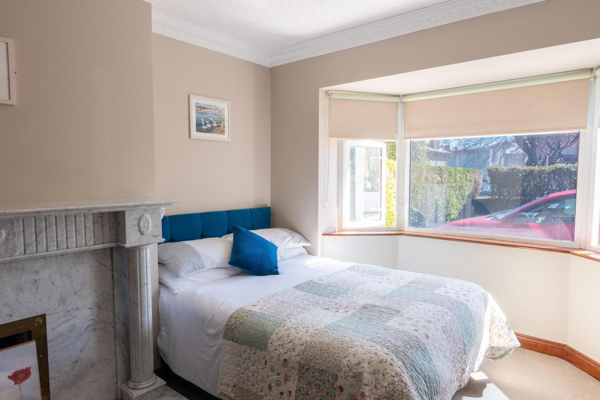 Avalon House Guest house *