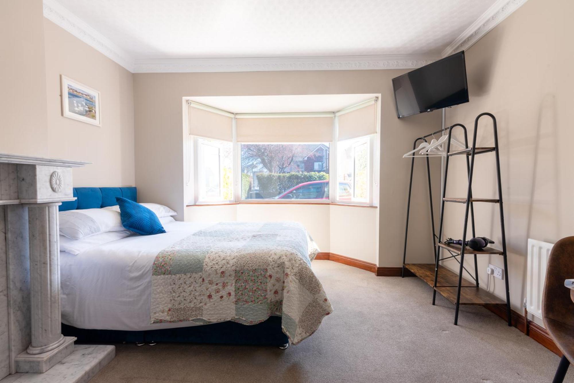 Guest house Avalon House *