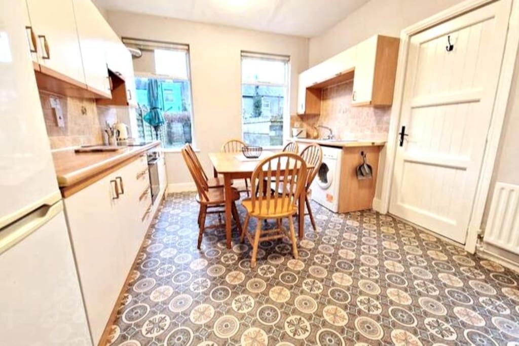 At Granny's, 4 Bed Terrace On Iconic Canal Apartment Galway