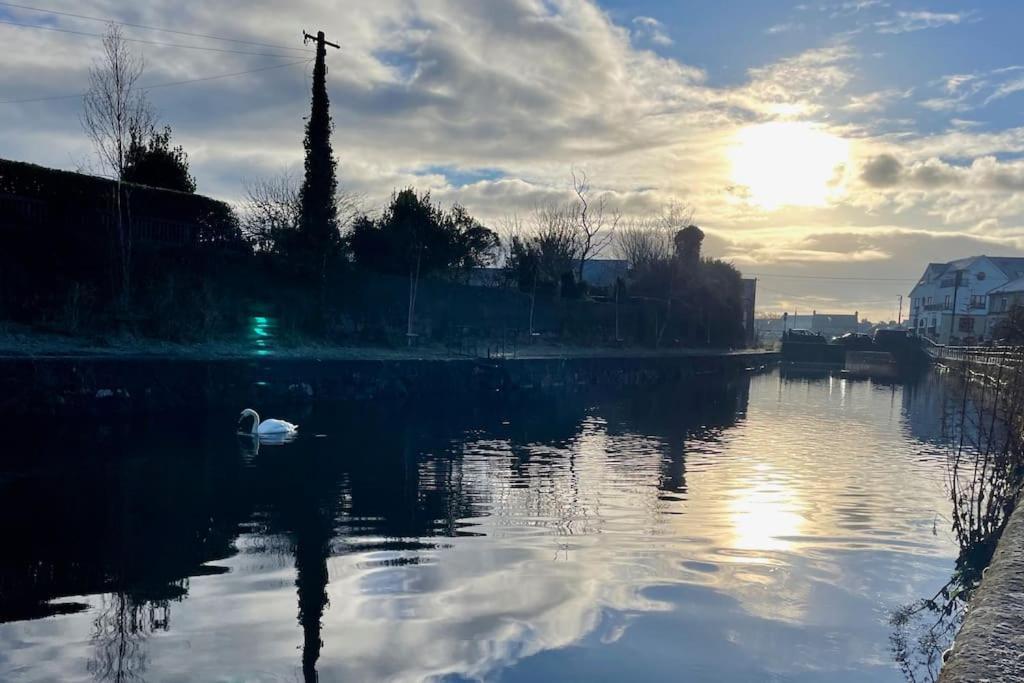At Granny's, 4 Bed Terrace On Iconic Canal * Galway