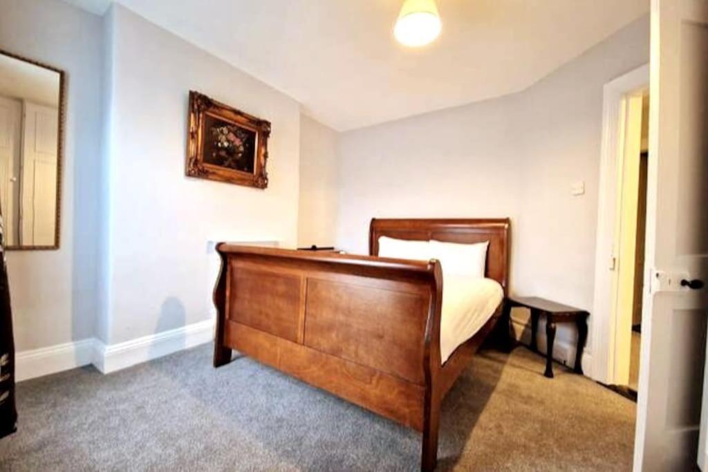 At Granny's, 4 Bed Terrace On Iconic Canal * Galway