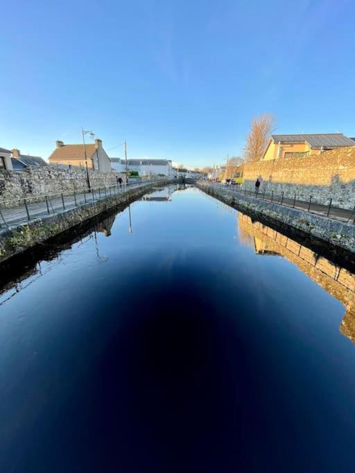 At Granny's, 4 Bed Terrace On Iconic Canal *