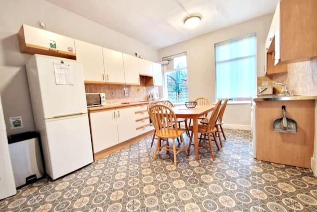 At Granny's, 4 Bed Terrace On Iconic Canal Apartment *