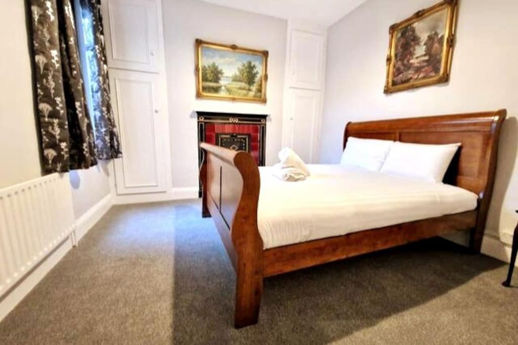 At Granny's, 4 Bed Terrace On Iconic Canal Apartment Galway