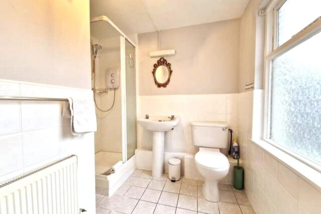 Apartment At Granny's, 4 Bed Terrace On Iconic Canal *
