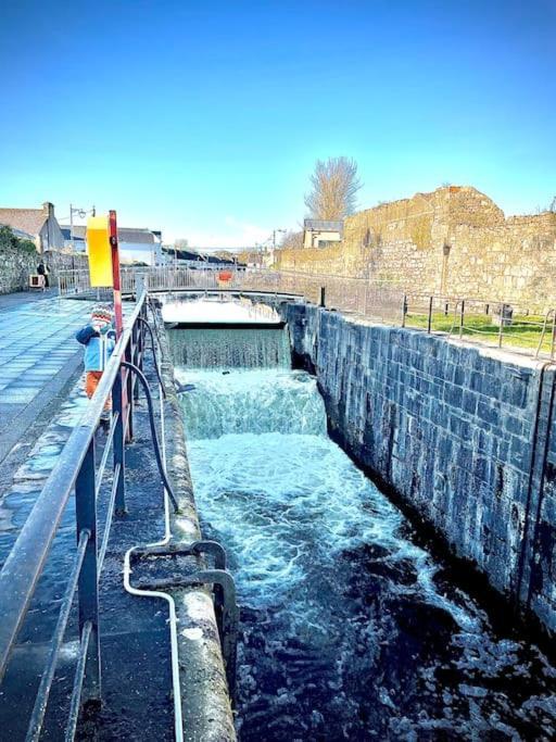 Apartment At Granny's, 4 Bed Terrace On Iconic Canal Galway
