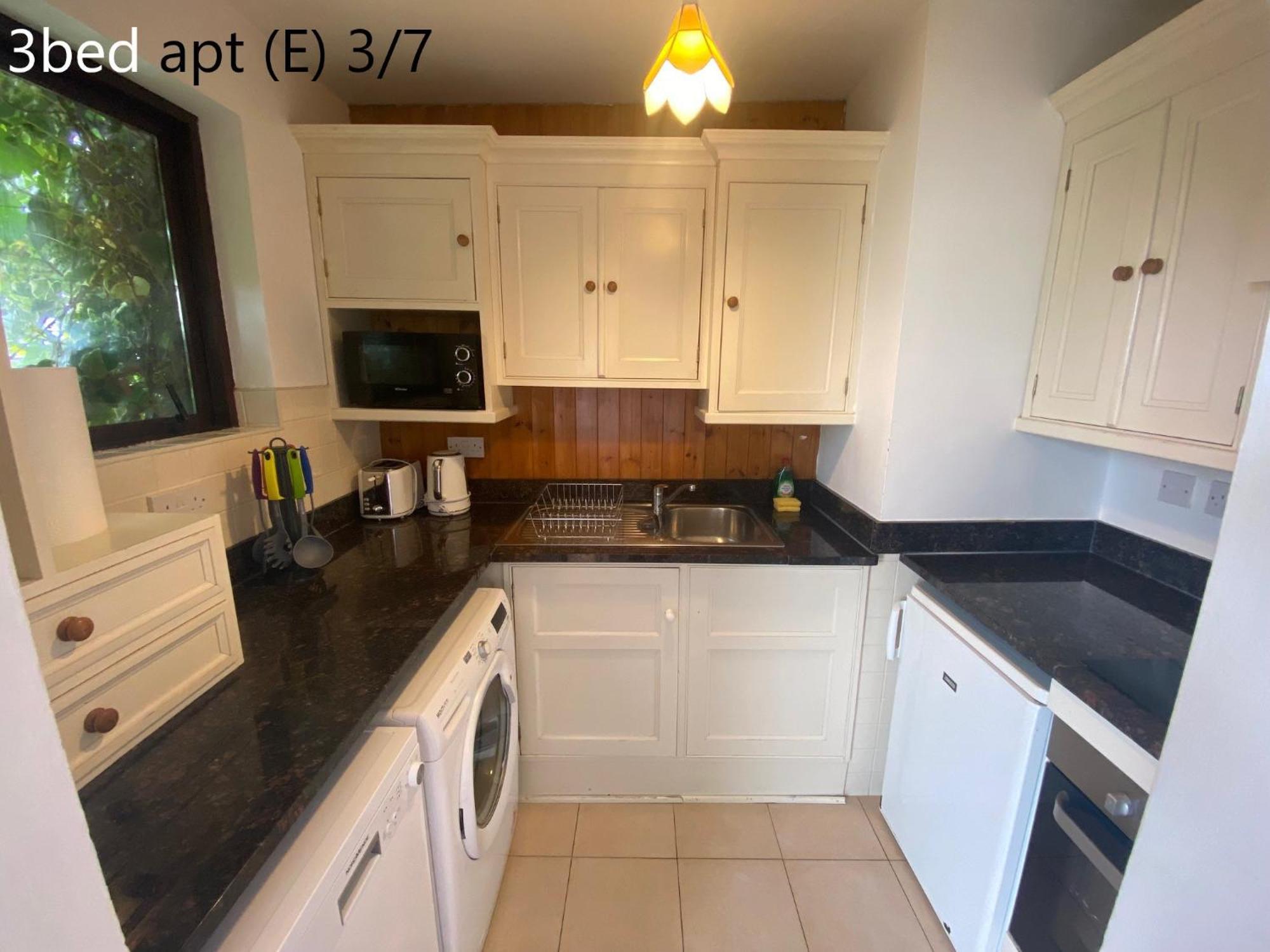 Crescent Close Apartment *