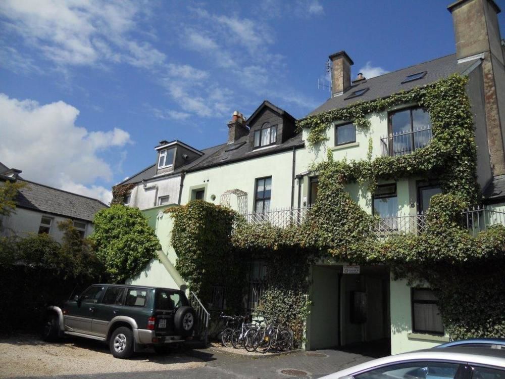Apartment Crescent Close *
