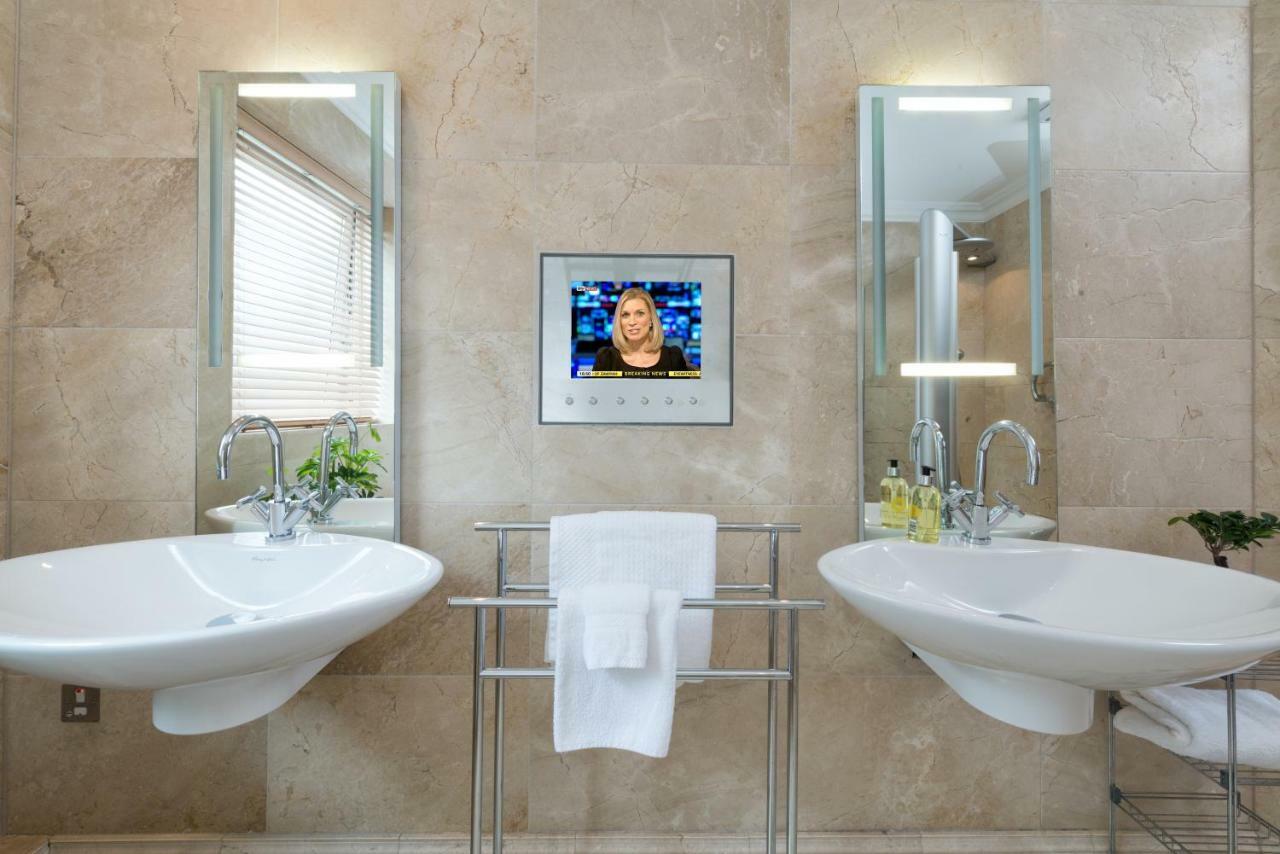 Luxury Center Penthouse Apartment *