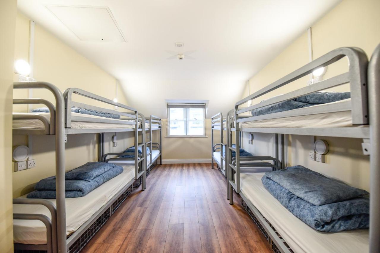 Hostel Snoozles Quay Street Tourist